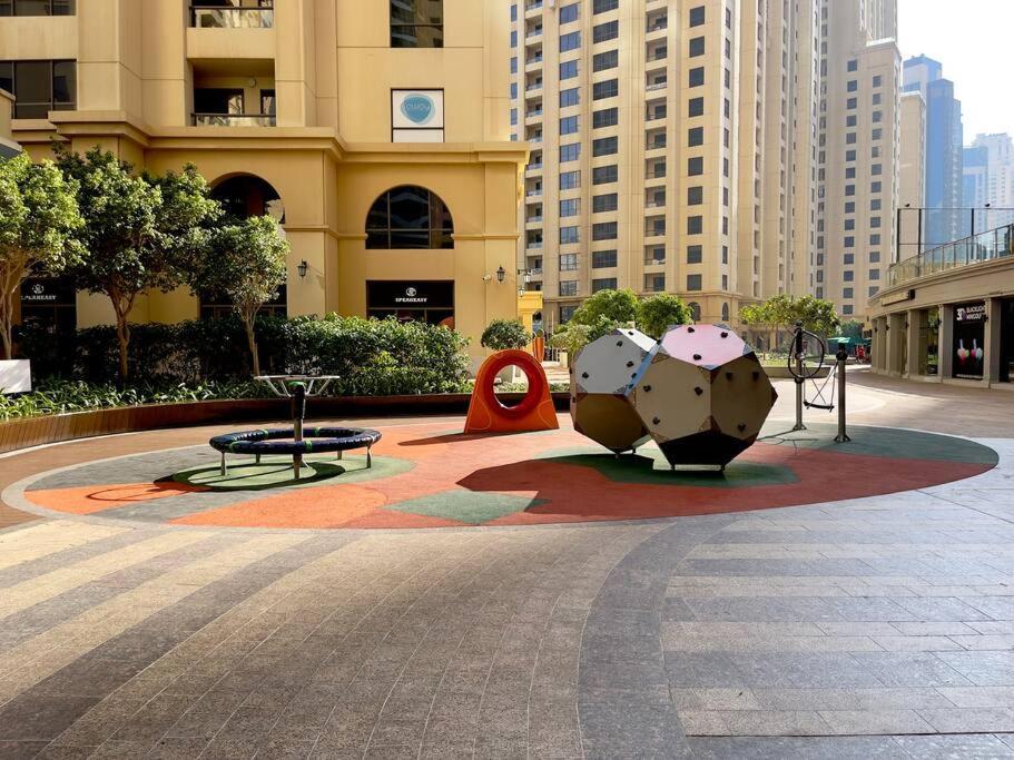 Leen Homes-Jbr -Spacious 4 Bedroom Apartment Дубай Екстериор снимка