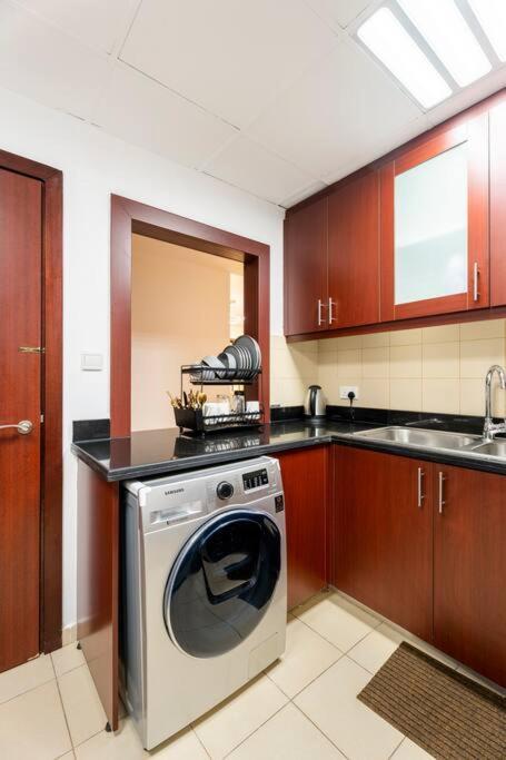 Leen Homes-Jbr -Spacious 4 Bedroom Apartment Дубай Екстериор снимка