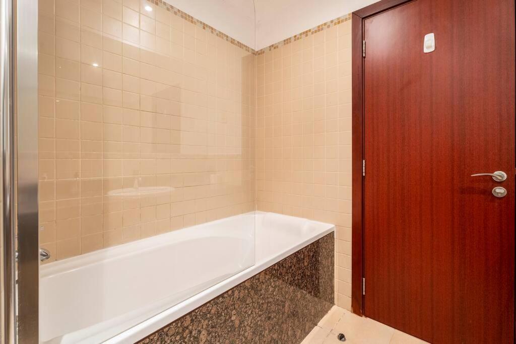 Leen Homes-Jbr -Spacious 4 Bedroom Apartment Дубай Екстериор снимка