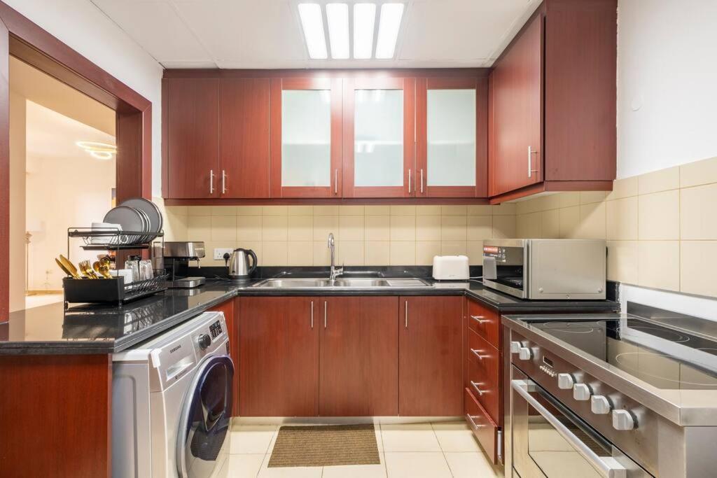 Leen Homes-Jbr -Spacious 4 Bedroom Apartment Дубай Екстериор снимка